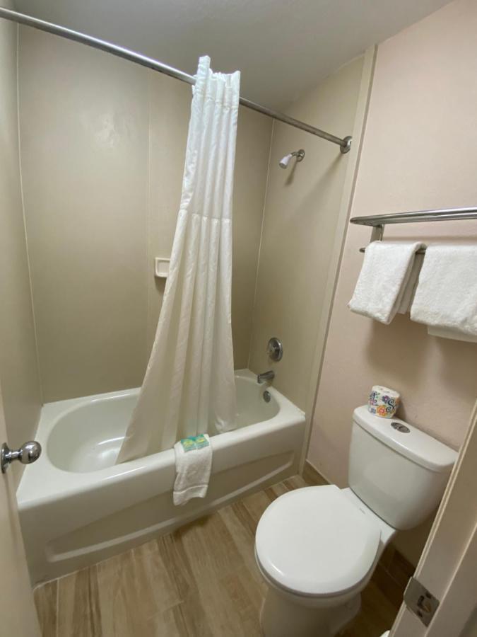 Regency Inn Fern Park 外观 照片