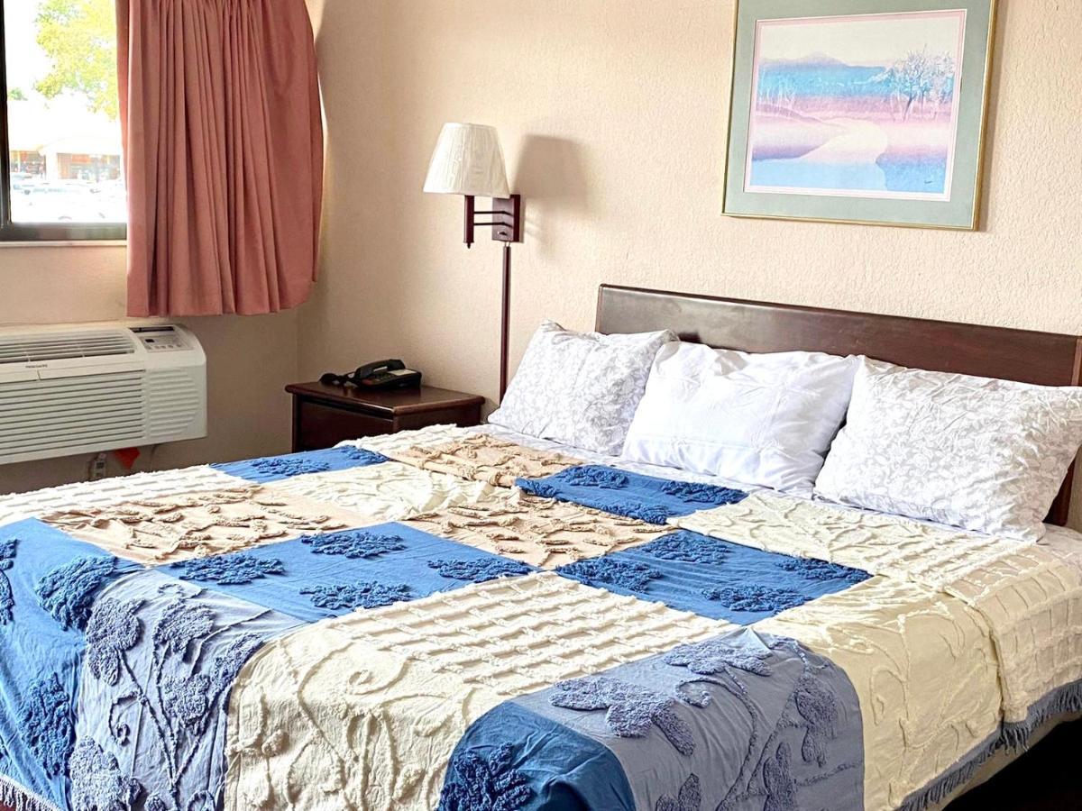 Regency Inn Fern Park 外观 照片